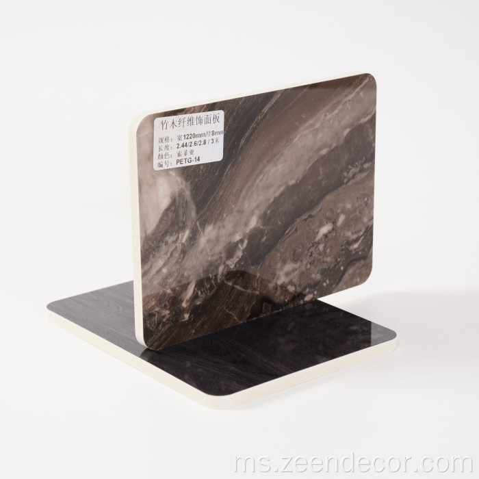 Bijirin venir kayu buluh haiwan menghadap dinding latar belakang